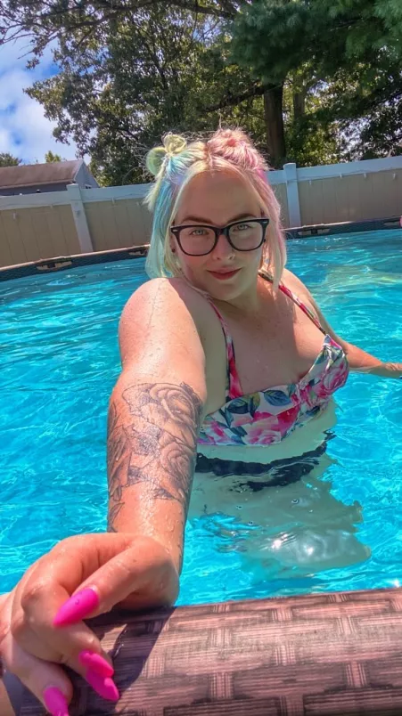 Pool sex? by Corruptheartt