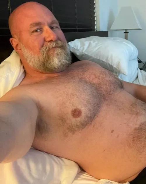 pop in bed by peludoporfavor