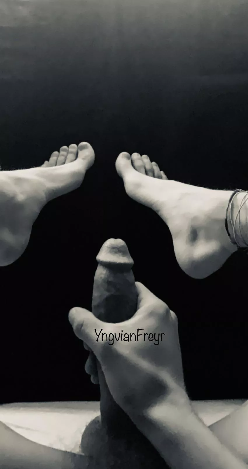 Portrait style 🖤🤍 posted by YngvianFreyr