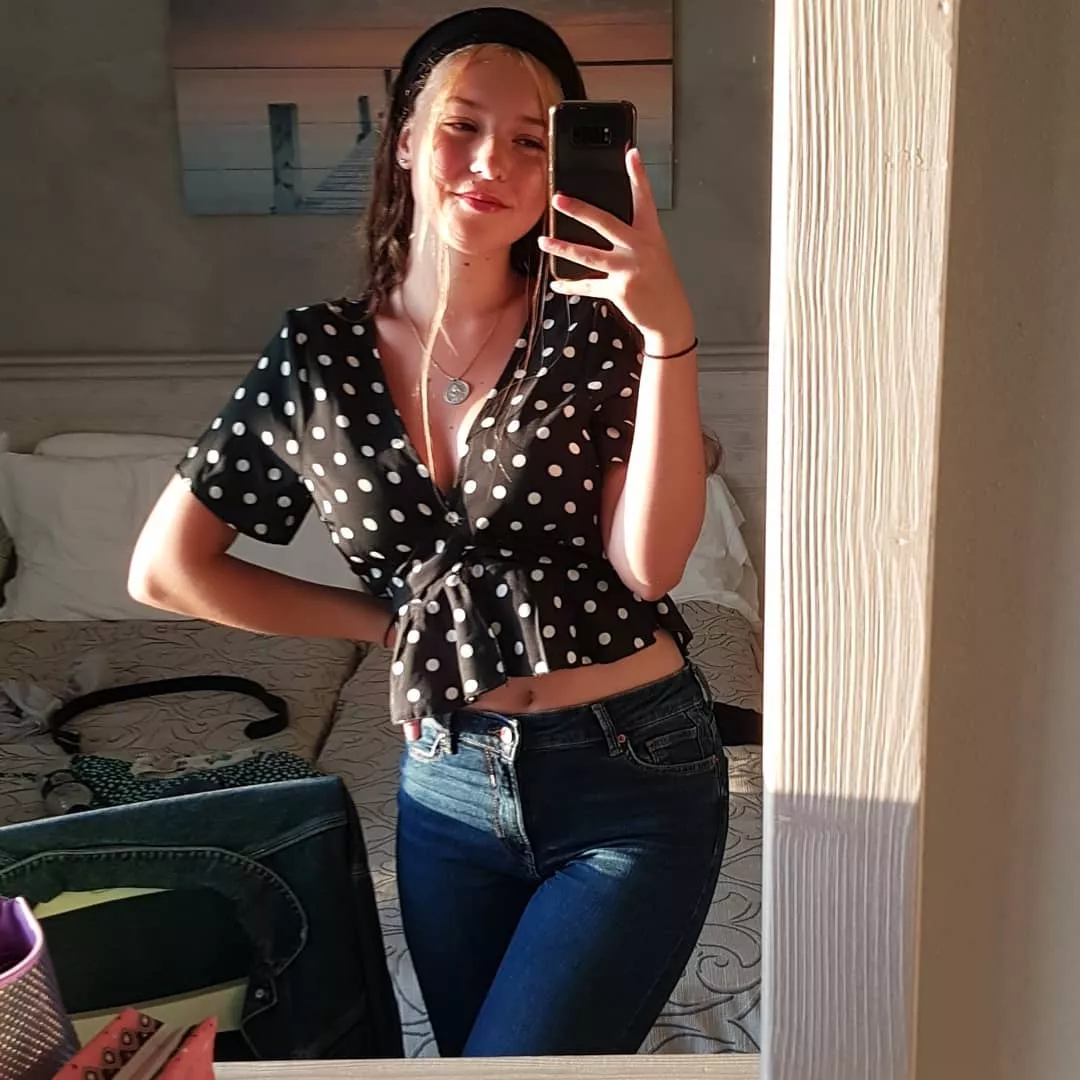 Pose posted by 11benevolentelephant