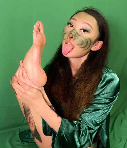 Pose by Strawkennedy