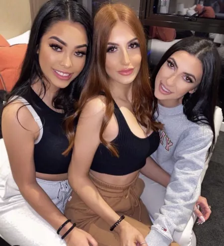 Posing by round_plastic