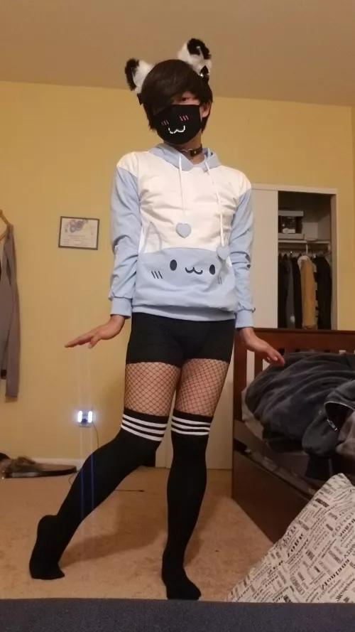 Posing is hard, ok!? by TheScrubu