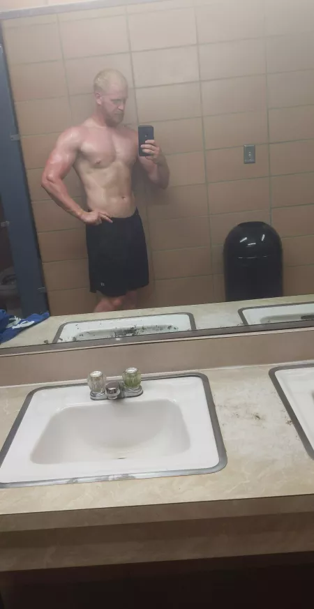 Posing practice by zhanson93