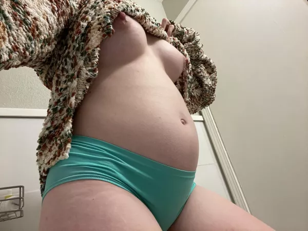 Post bath vibes 😌 I leaked milk again! by goddesssagexx