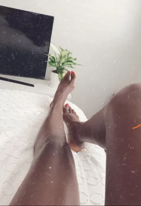 Post pedicure - waiting for you by phenomdomme