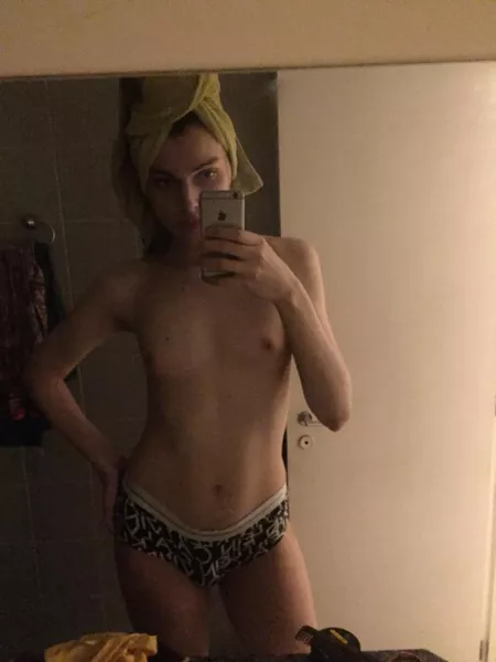 post shower, feeling hot🙈 by samevolx