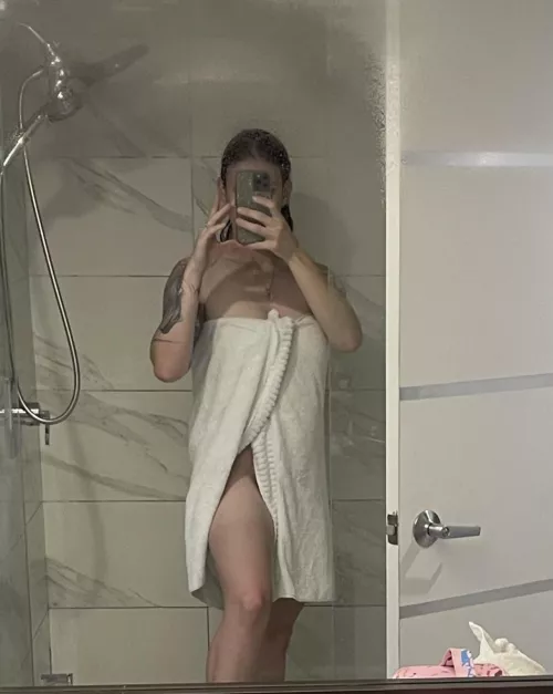 Post shower selfie by Akcutefeet_12