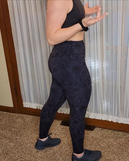 Post workout pump 🍑 by nicolestarxx