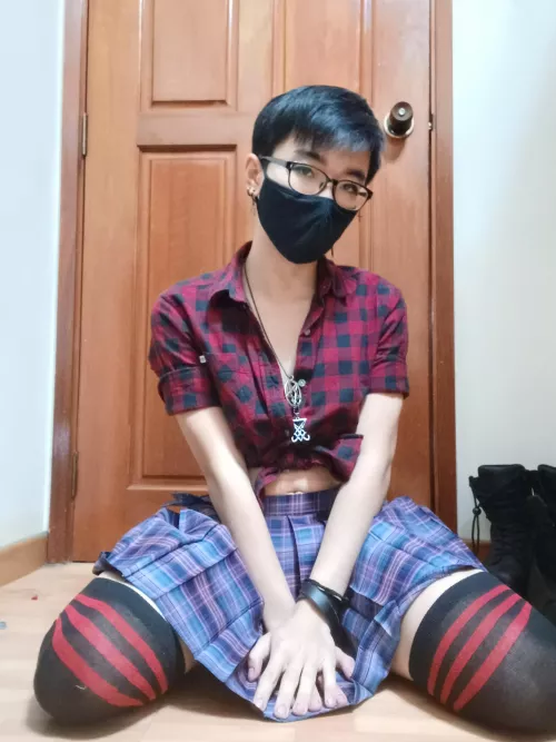 Posting here and sitting pretty for headpats! by NadiaVox