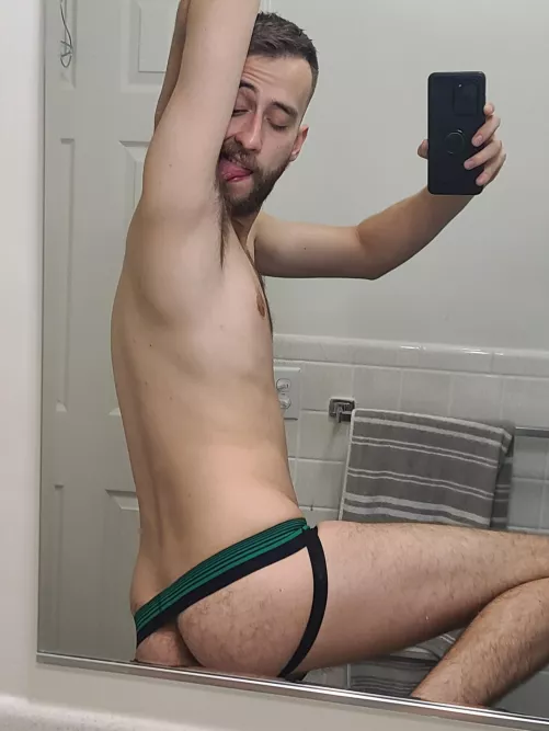 Post-workout pit vibes 👃😈 by GageDixon