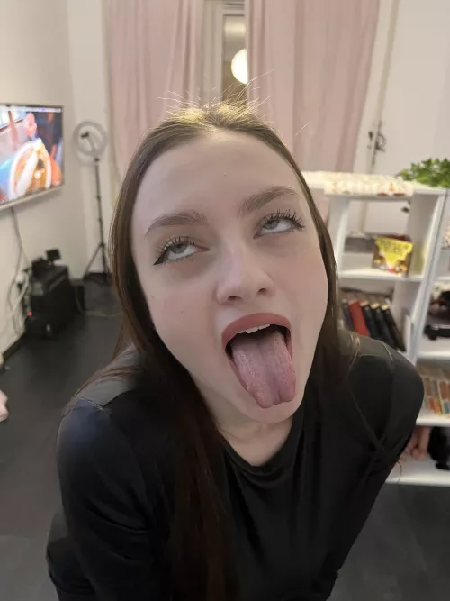 pour cum into this hole by imn1ka