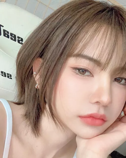 pouty by n_existe_pas