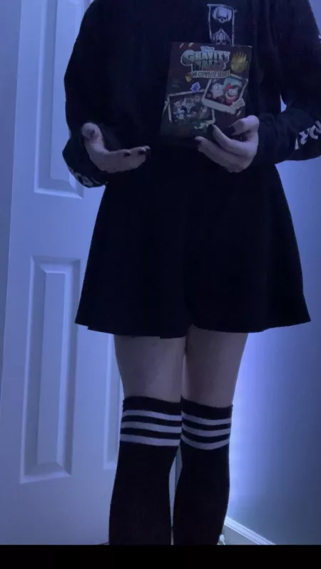 POV: A femboy offers you gravity falls and cuddles. by Floombst