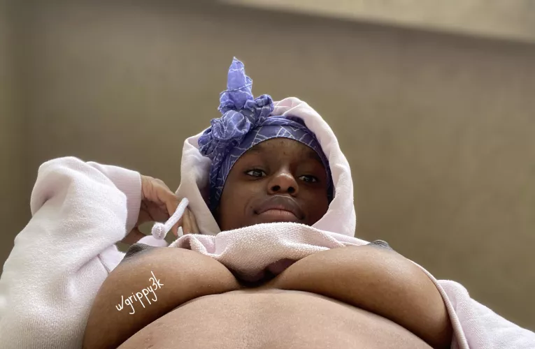 POV - I watch you eat me out and suck on my clit 😊🤪 by grippy3k