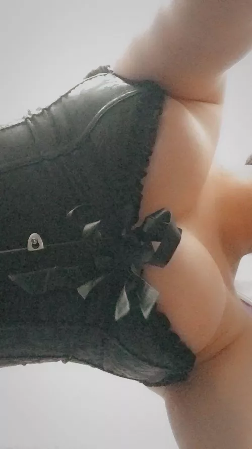 pov: ur under me by missbleedinghearts