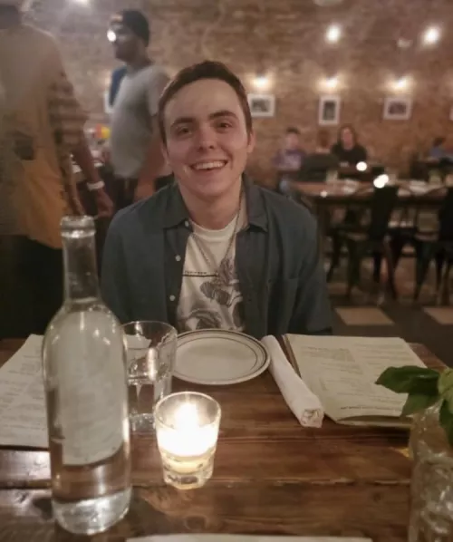 POV we’re on a romantic date and I’m making you laugh 🤗 by cartoonmelons