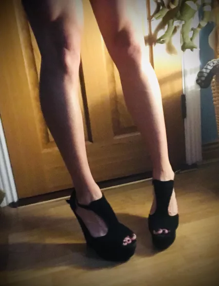 POV - You’re sat right in front of me but your eyes keep wandering down 🙃 by AoifeCD95