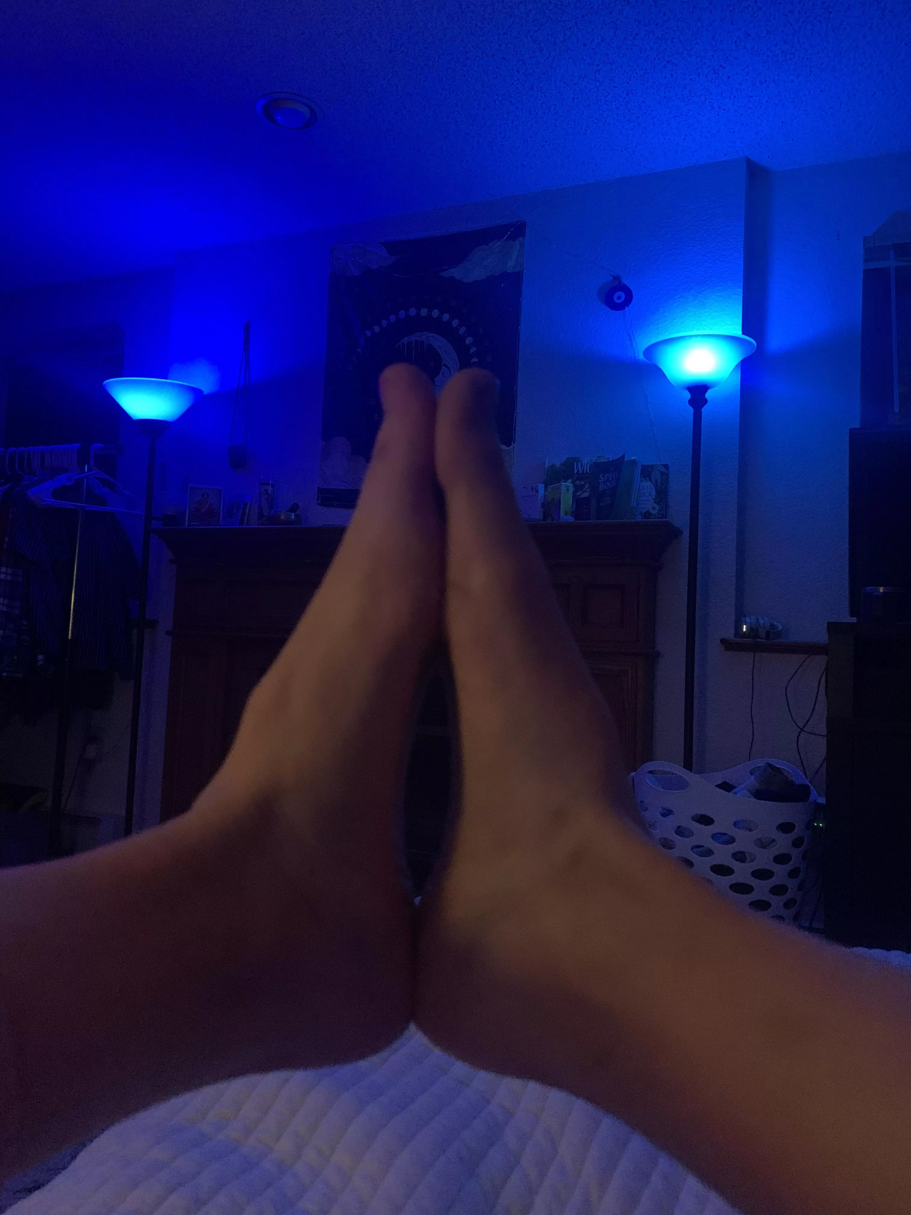 Praying someone comes to suck on my toes tonight 💙 posted by sam71foss