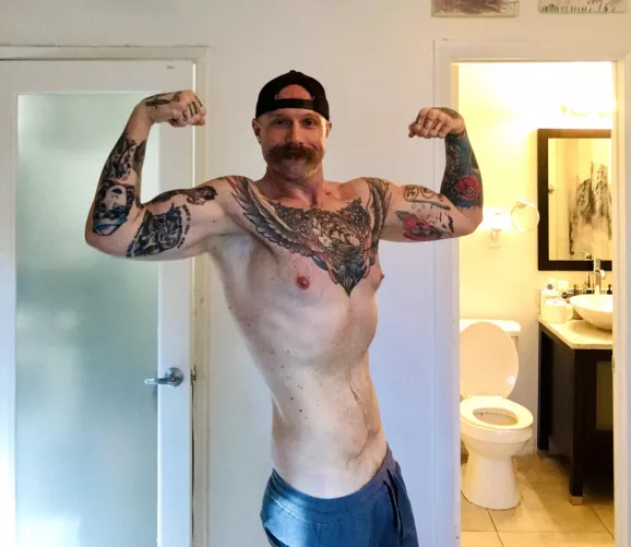 Pre gym pose by HansVonHung