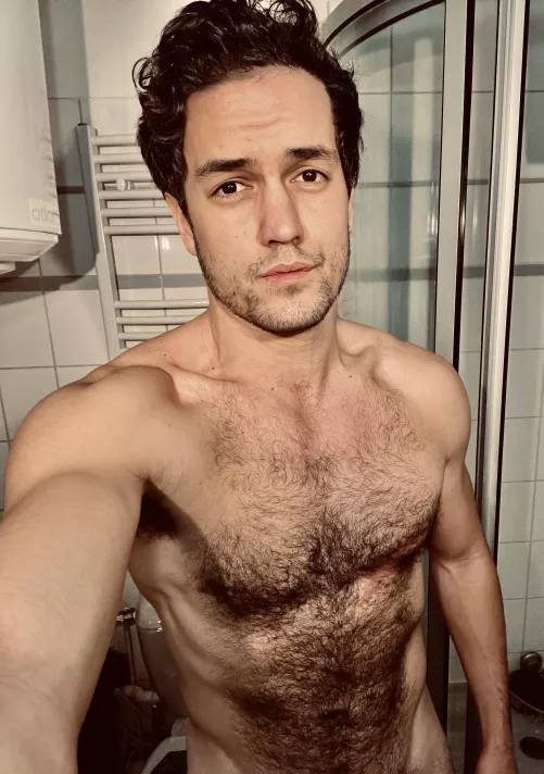 Pre- post-workout shower (M) by threepwood_mac