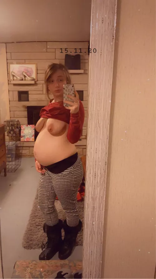 Preggo by lanna_xoxo