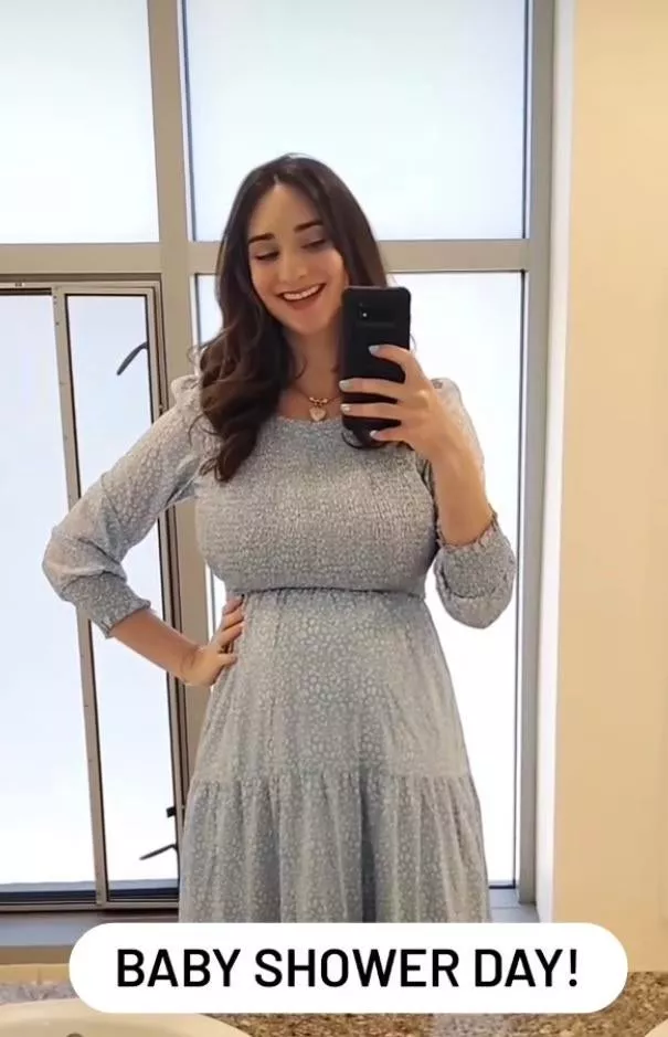 Pregnant Abby's Jewbs posted by Baby_Bamba