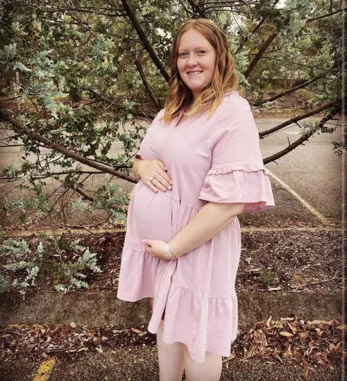 Pregnant Aussie babe by greentown4378