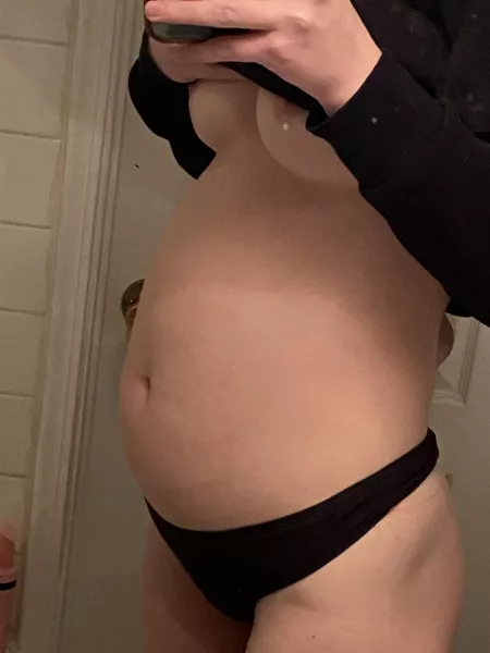 pregnant looking mfer 🙄