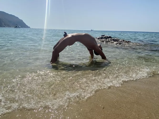 Presenting the best side of my self to the solar gods (31m OC) by AltFM