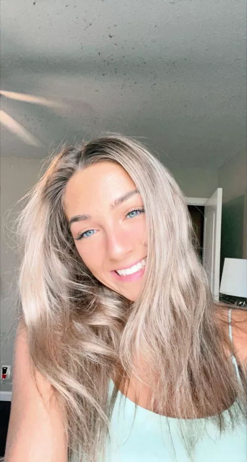 Prettiest blonde you’ll ever see ☺️ by southernemv2