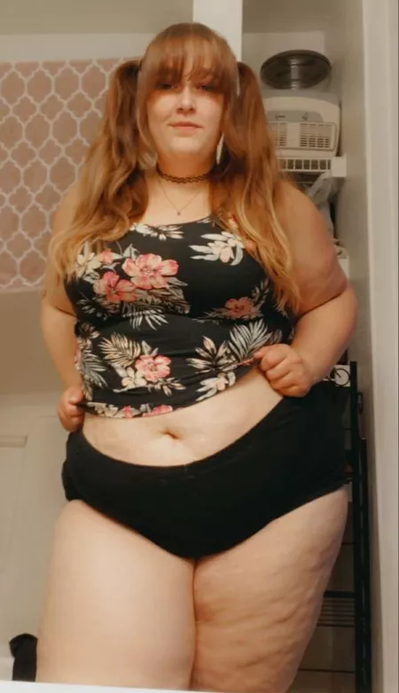 Pretty and plump by lynn2654