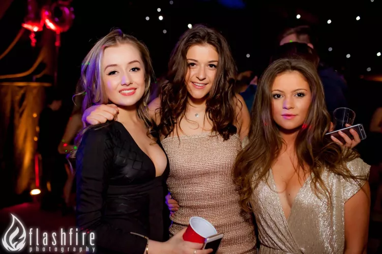 Pretty Gals by FMKThrowaway2020