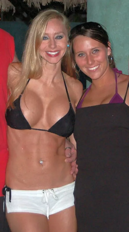 Pretty girls on vacation by Goldendragon44