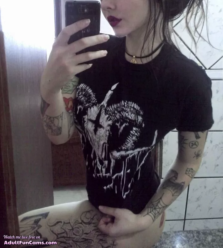 Pretty Metal posted by Ellen094u