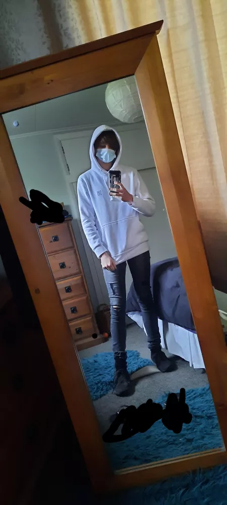 Pretty sure only 7 people will even see this.... hewwoo by uwu_alt6969