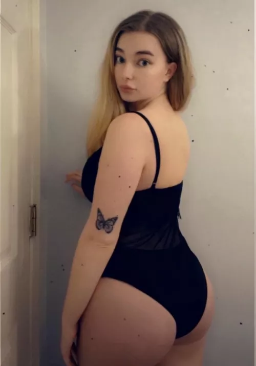 Pretty to look at, hard to catch 🦋 by realprettyangel