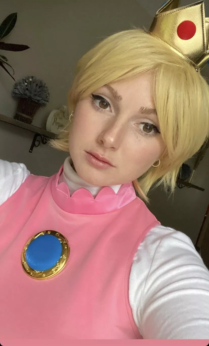 Princess Peach posted by BigMcLargeHuge90