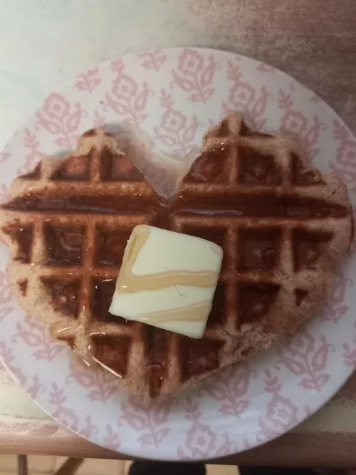 Princesses need heartshaped waffles 🥰 by SevereHawk6818