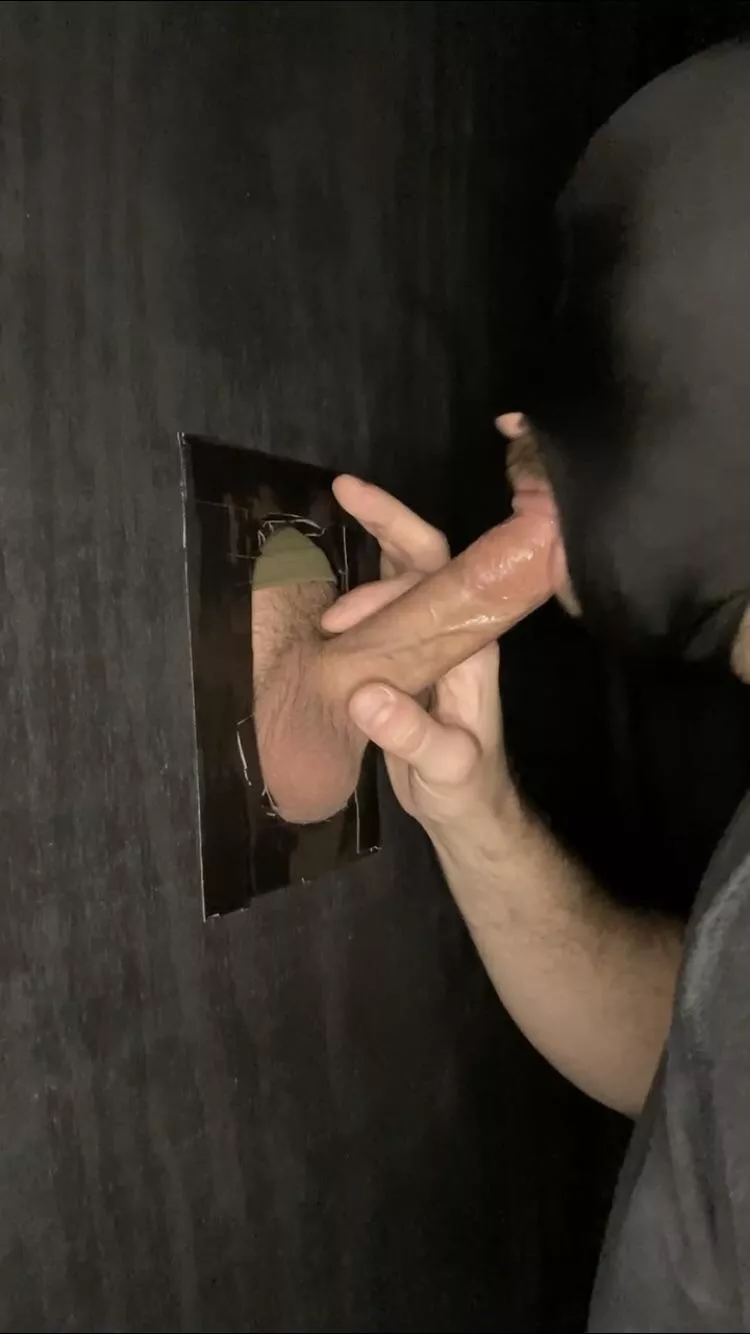 Private Atlanta Gloryhole for hung dicks wanting blown. posted by Atlglryhle