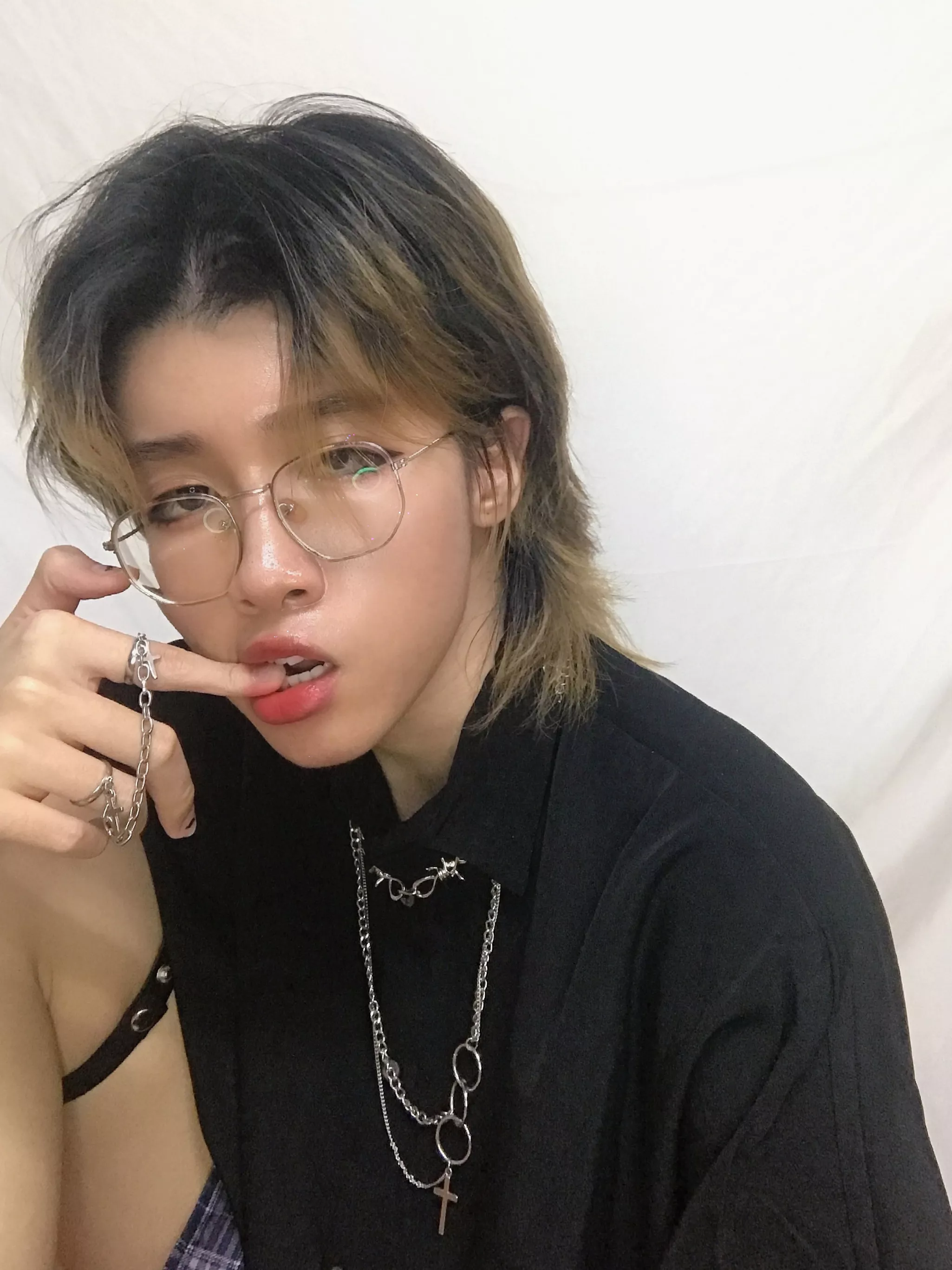 Probably not wild enough but still got your attention right? 😌😌😌 posted by Whitetusks_arts