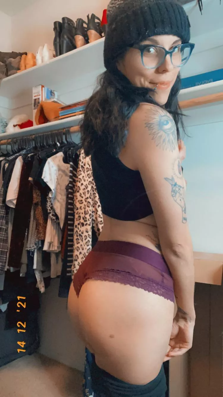 Probably wishing you could see what’s under my clothes huh 😛 posted by Keristasia