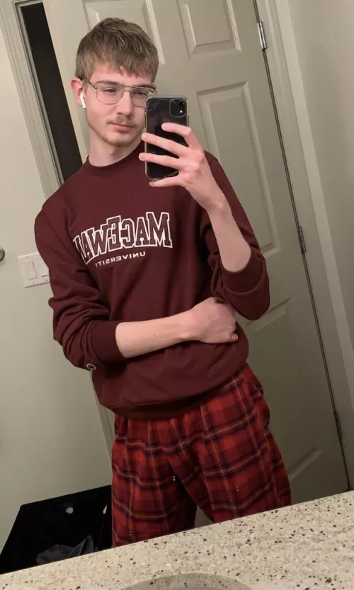 Production meeting is online? Yeah, I’ll be in pyjamas for that :) by ryan_macauley