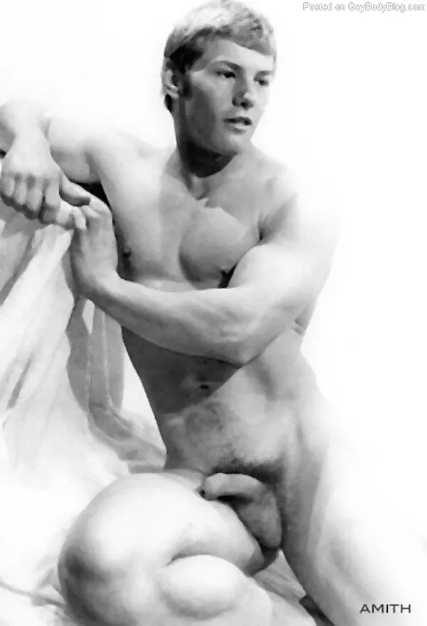 Professional bodybuilder John Hamill posted by MarsNirgal