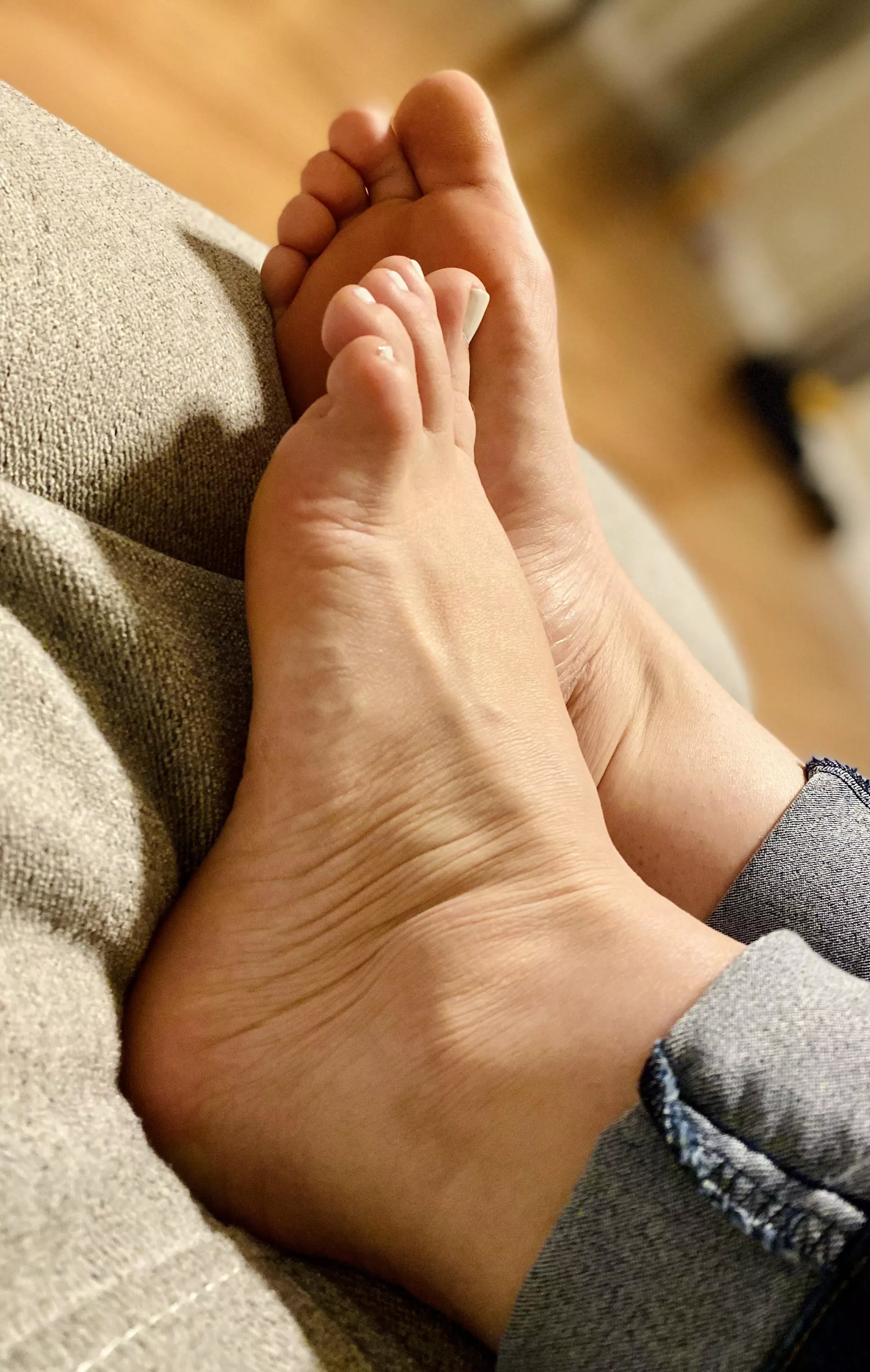 Profile view of that cutest little pinky toe 🎀🤍 posted by Yourwhiterabbit