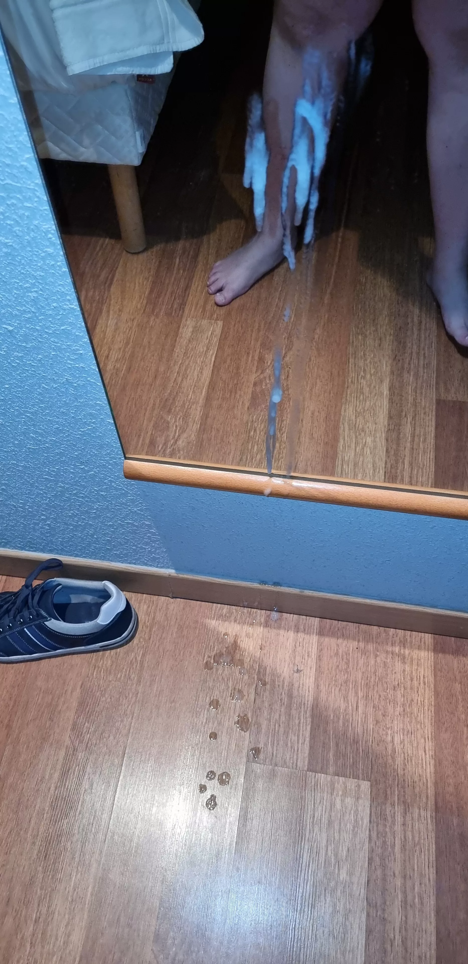 [PROOF] Creamy cum on Ibis mirror hostel posted by HypersexuaI