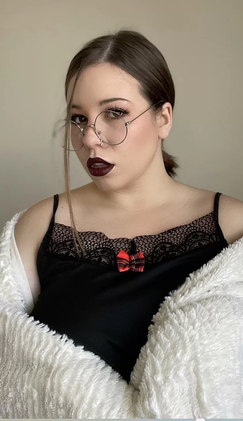 Proof that you don’t have to be nude to be sexy 🥀 posted by RobbieLatour