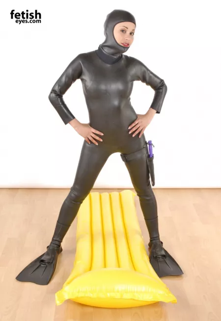 Proper swimming attire by shiny_numbers