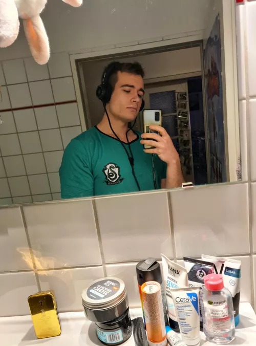 Proud Slytherin (for the colors ;)) by DeanGrail