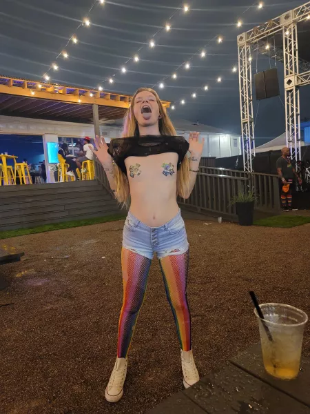 PSA I need some pointers on where THE BEST places to shop for rave outfits are. In stores or online please and thank you beautiful ladies❤🧡💛💚💙💜🤎🖤 by benzo-mk